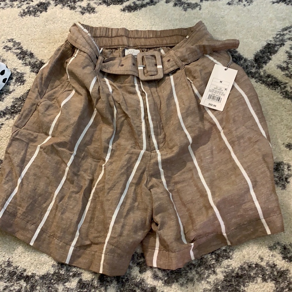 Stripped shorts with buckle - NWT